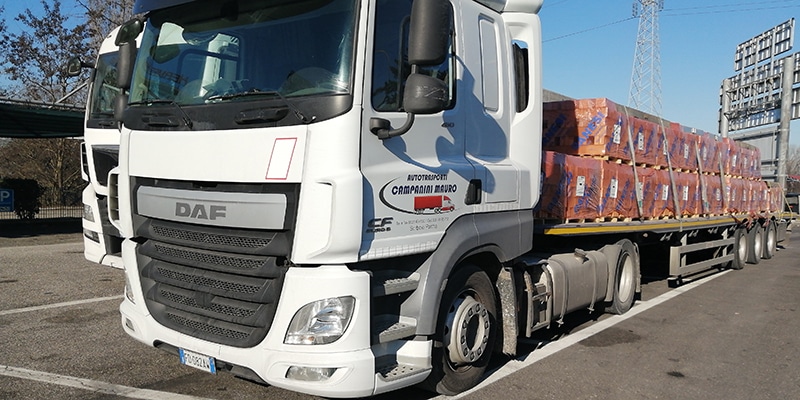 Autocarro-per-trasporto-manufatti-cemento-per-edilizia-Verona
